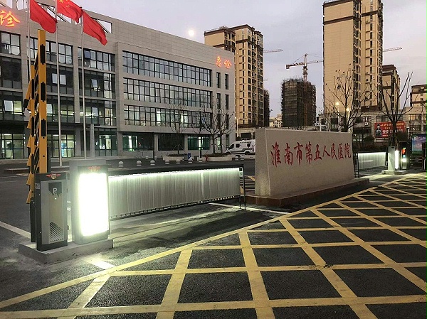 淮南市第五人民医院出入口系统-广告道闸